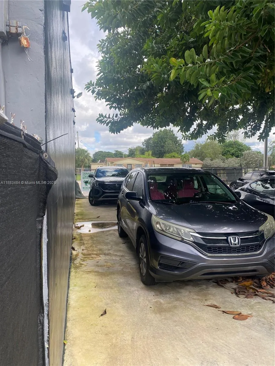 1082 NW 54th St
