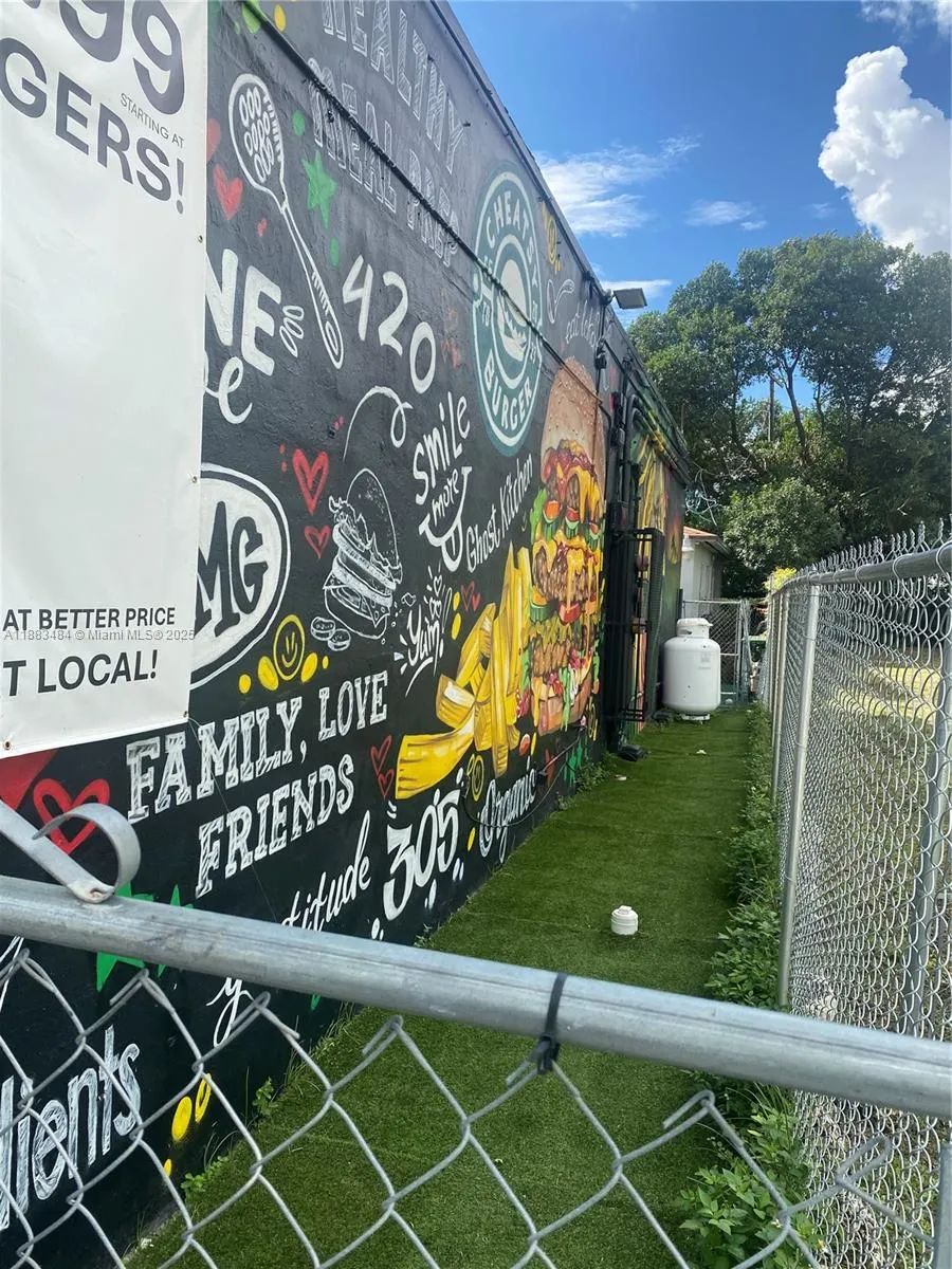 1082 NW 54th St