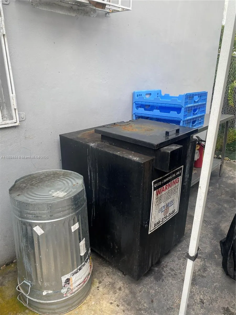 1082 NW 54th St
