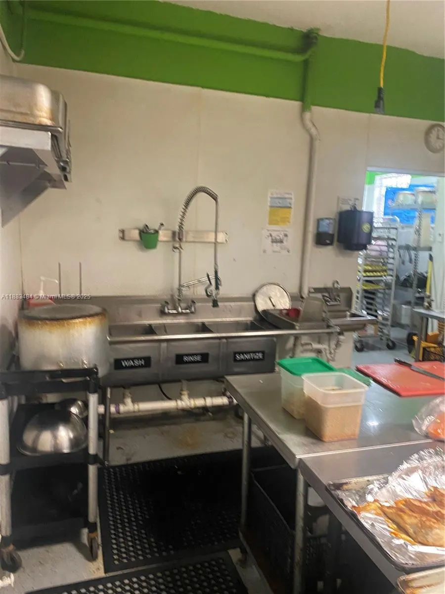 1082 NW 54th St