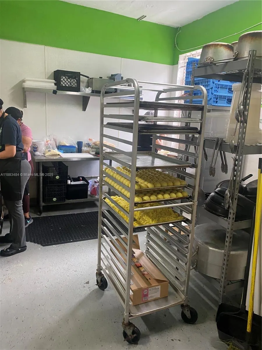 1082 NW 54th St