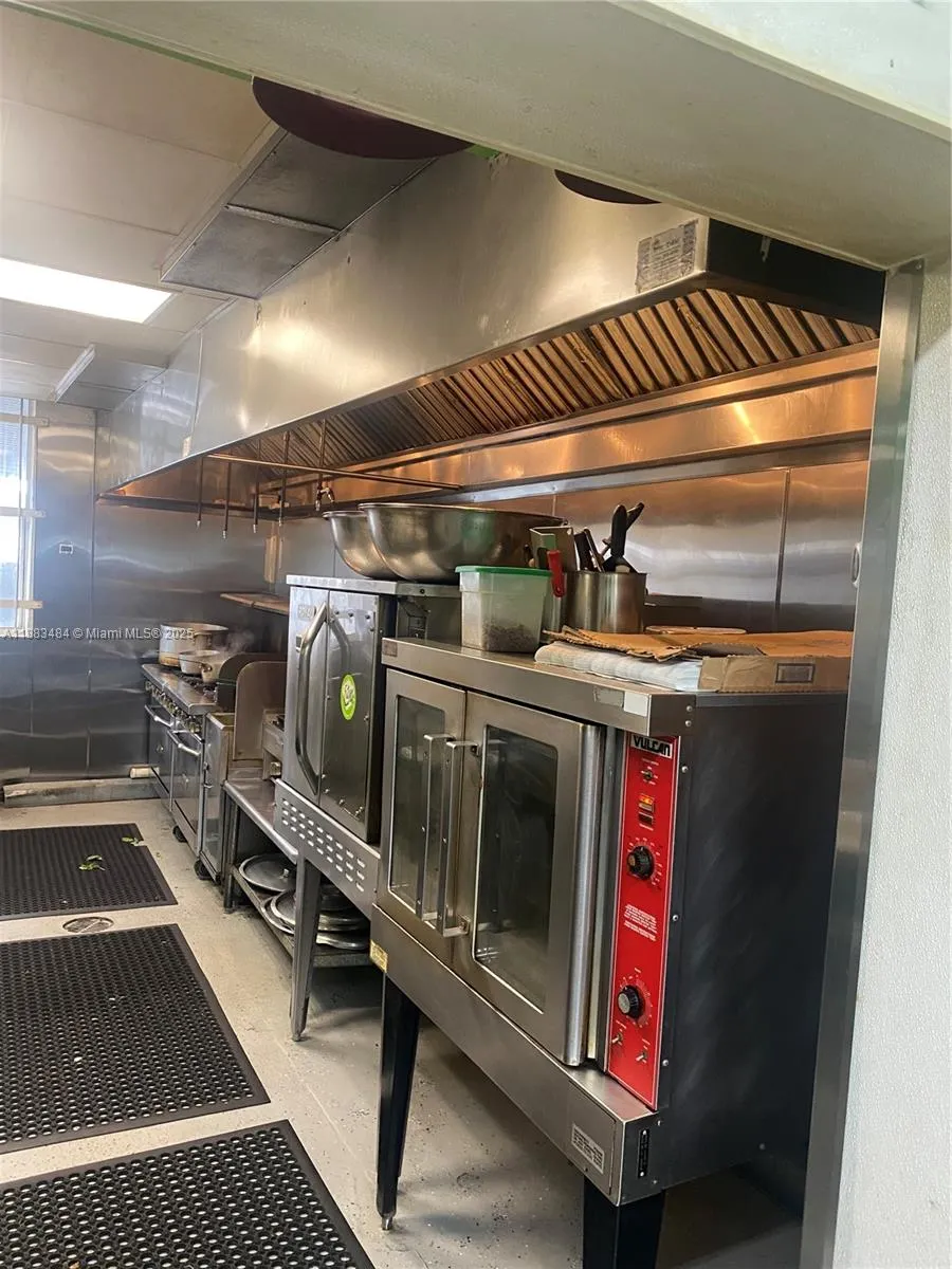 1082 NW 54th St