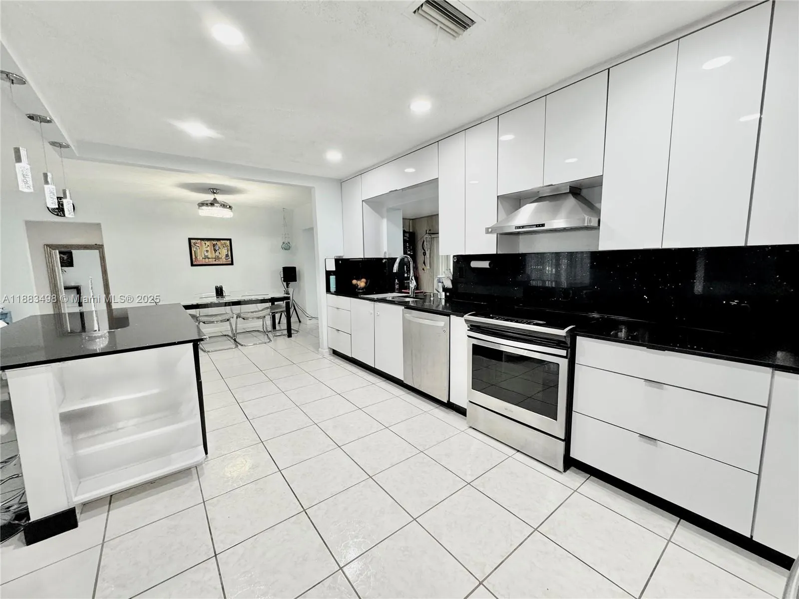 7005 NW 94th Ave