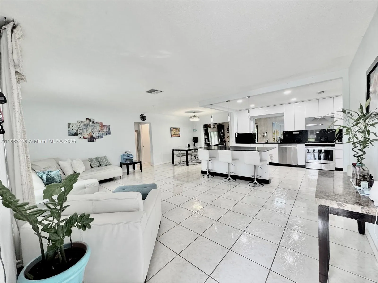 7005 NW 94th Ave
