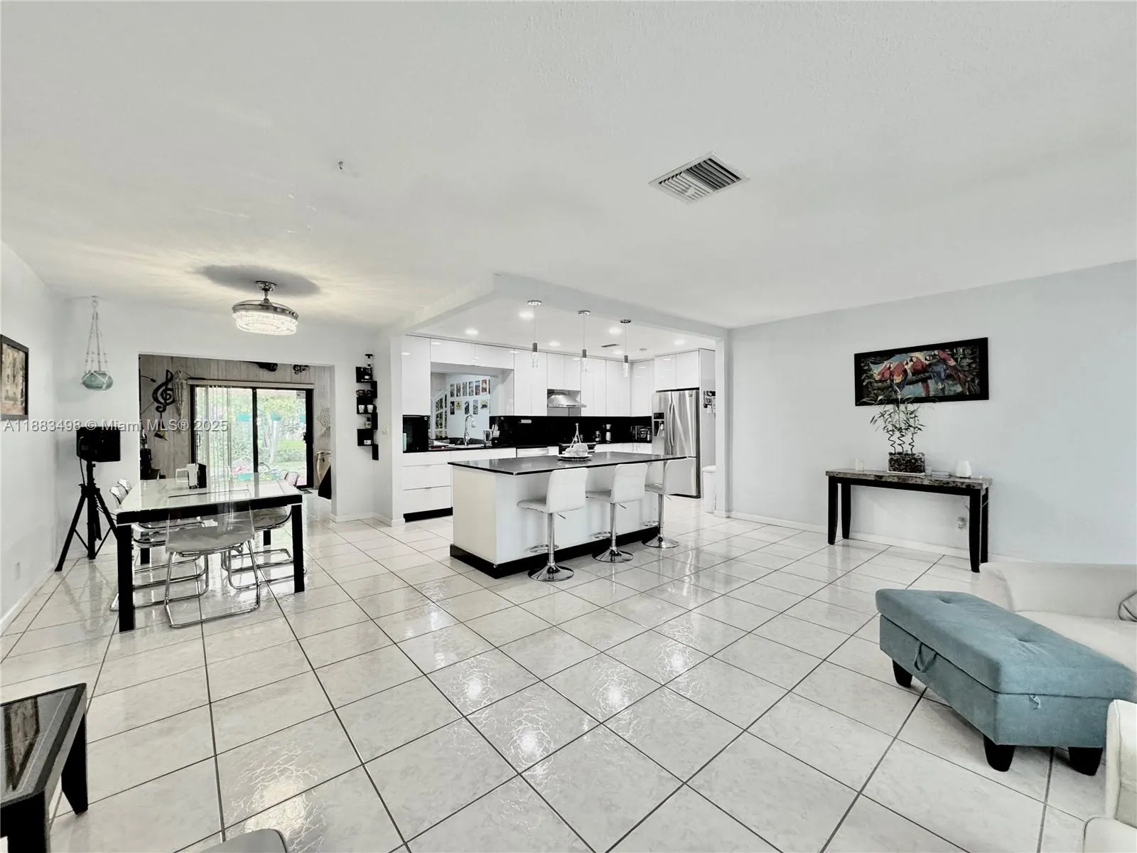 7005 NW 94th Ave