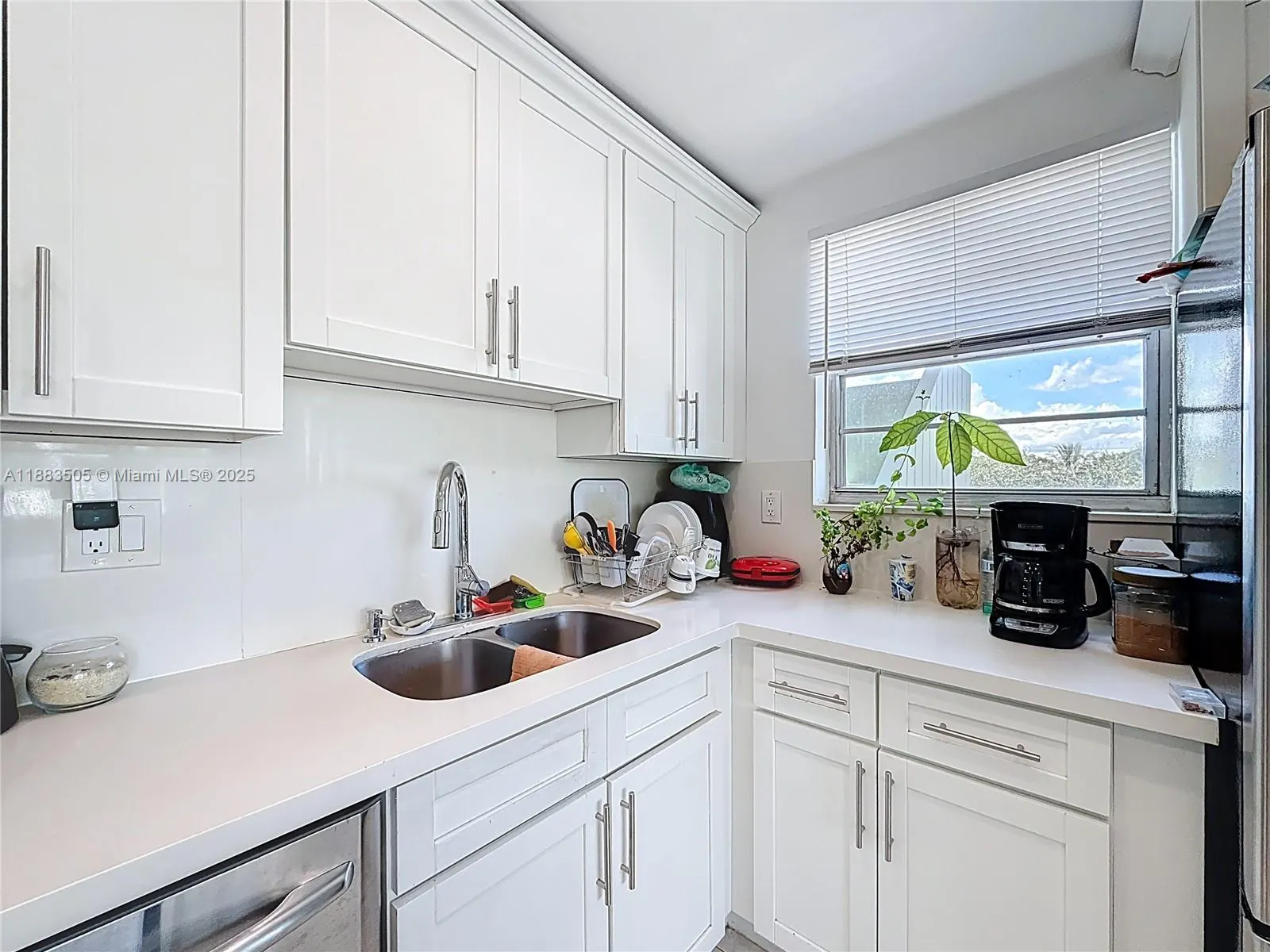 2751 Taft St, #304