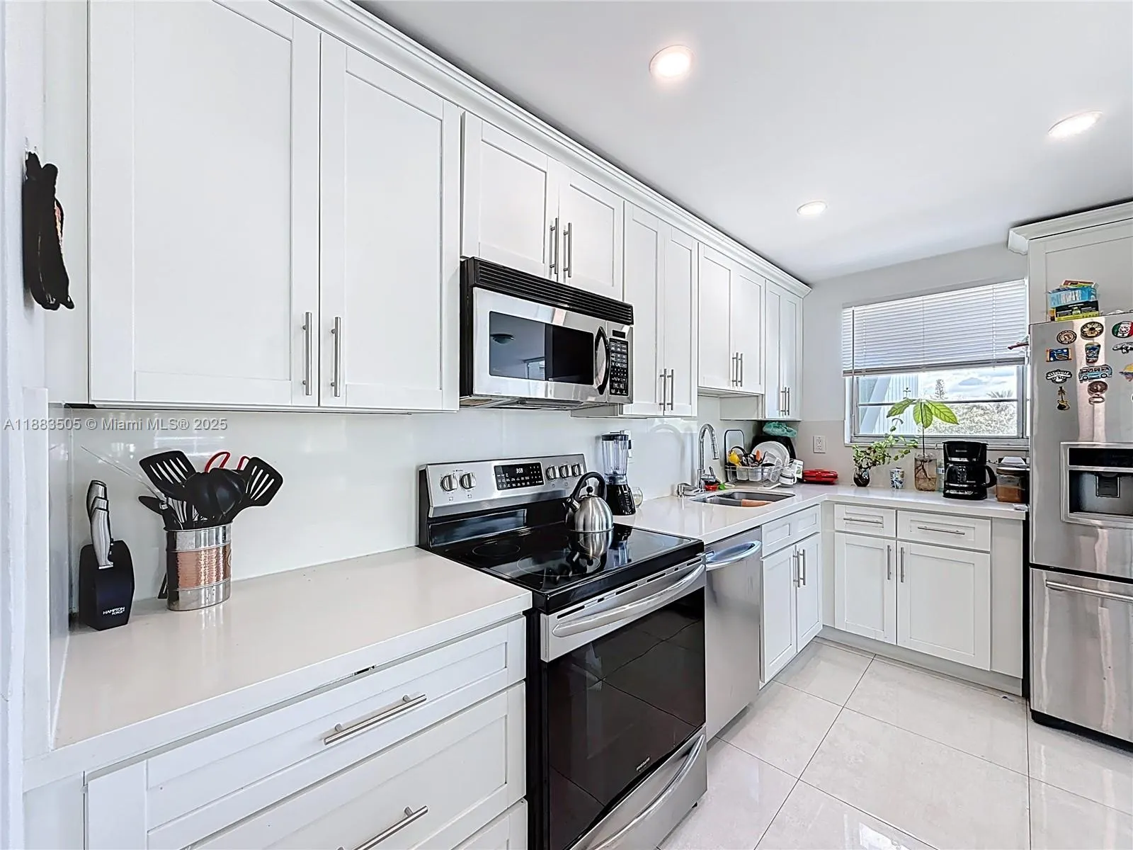 2751 Taft St, #304