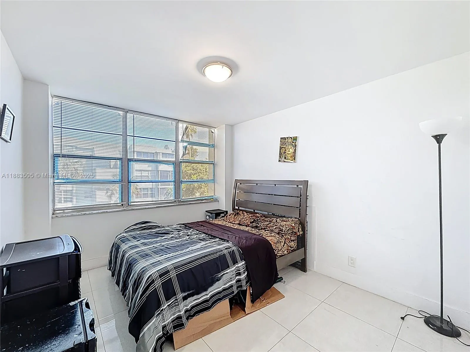 2751 Taft St, #304