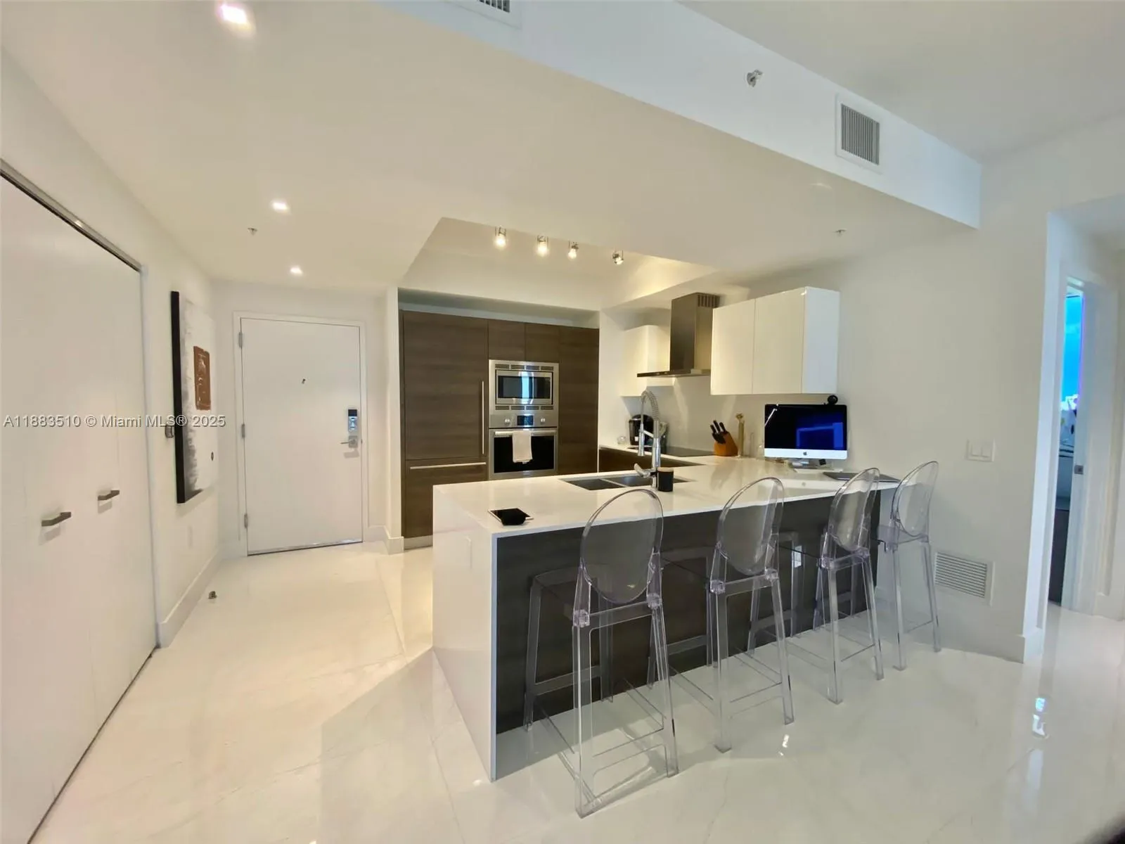 301 Altara Ave, #701