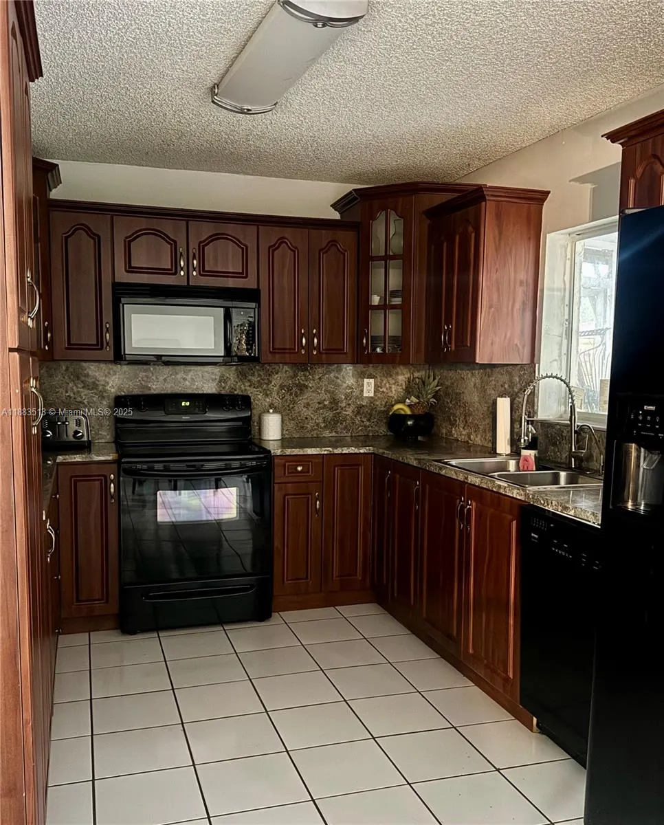 9038 NW 193rd Ter