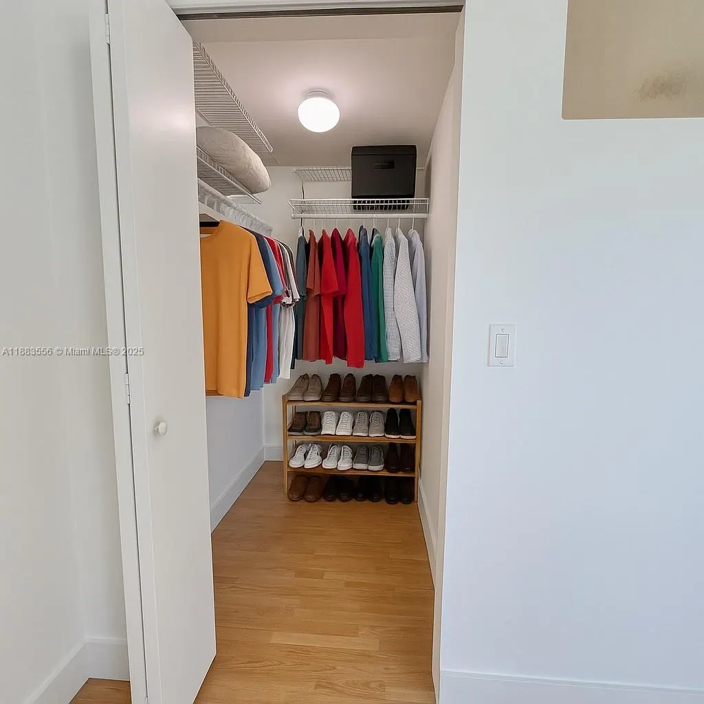 350 NE 24th St, #909