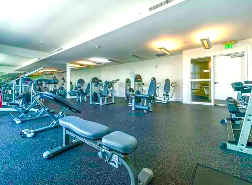 350 NE 24th St, #909