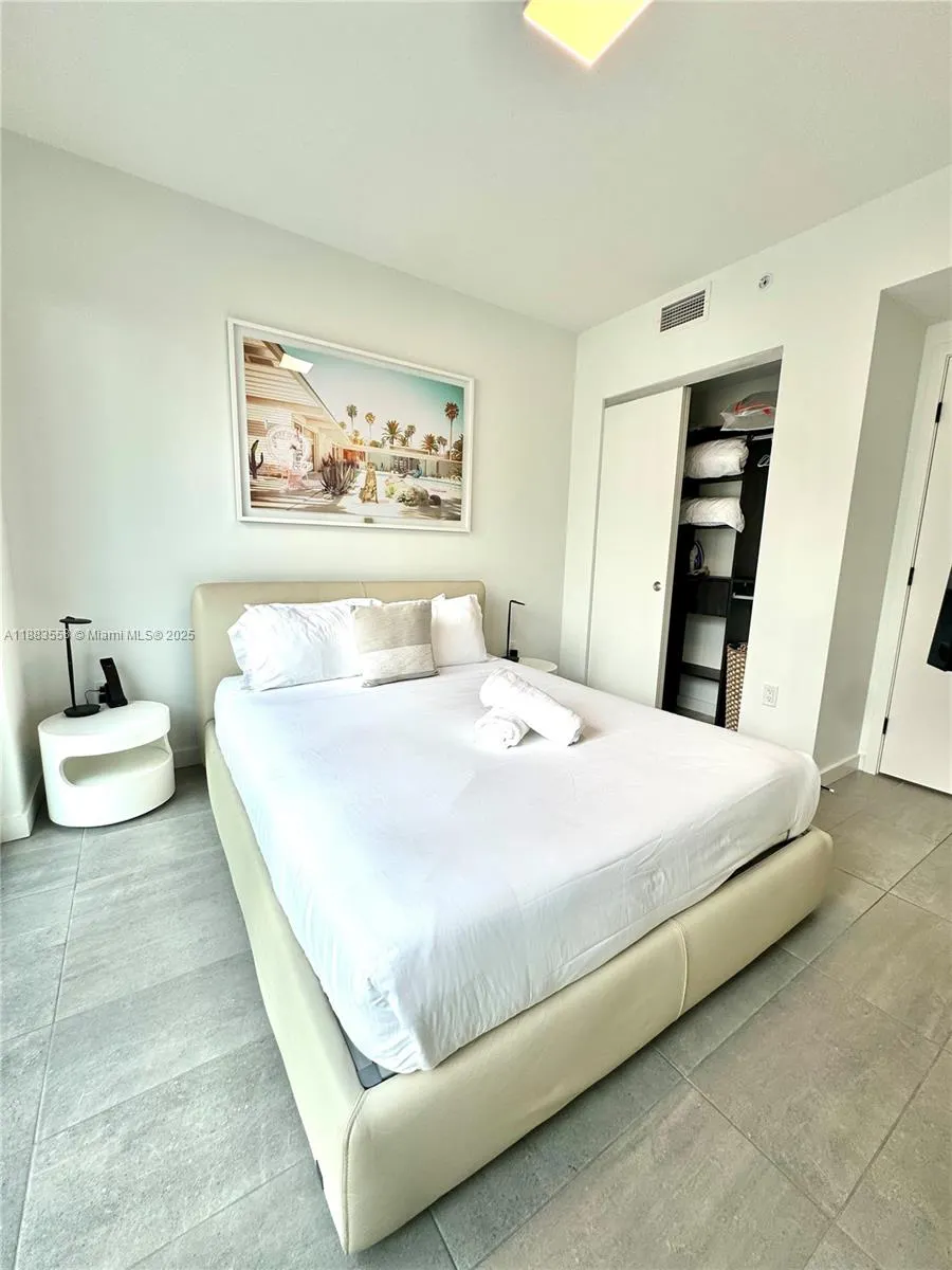 227 NE 2nd St, #2306