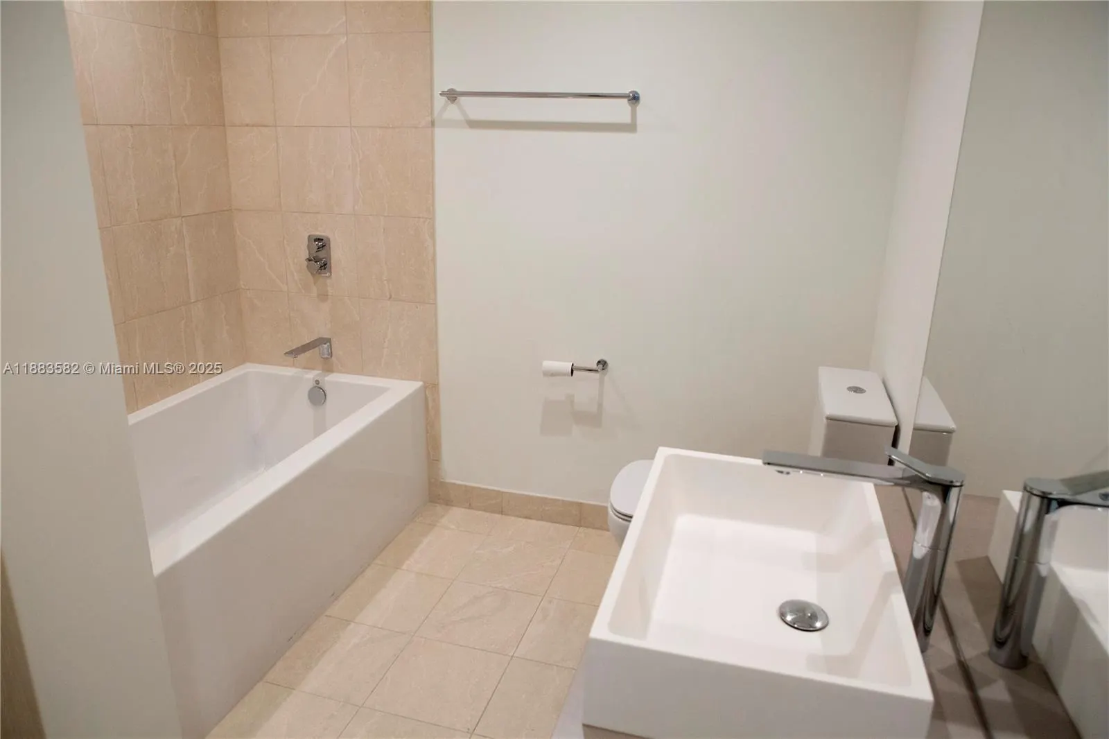 1000 Brickell Plz, #3507