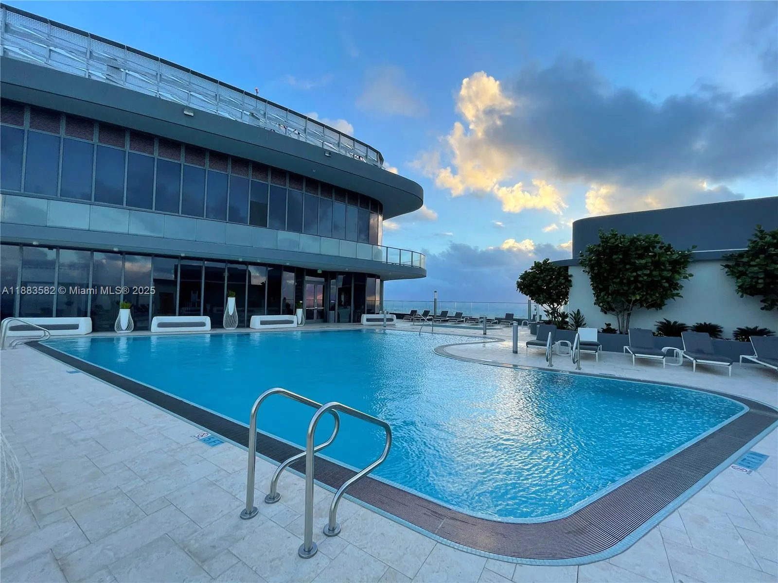 1000 Brickell Plz, #3507