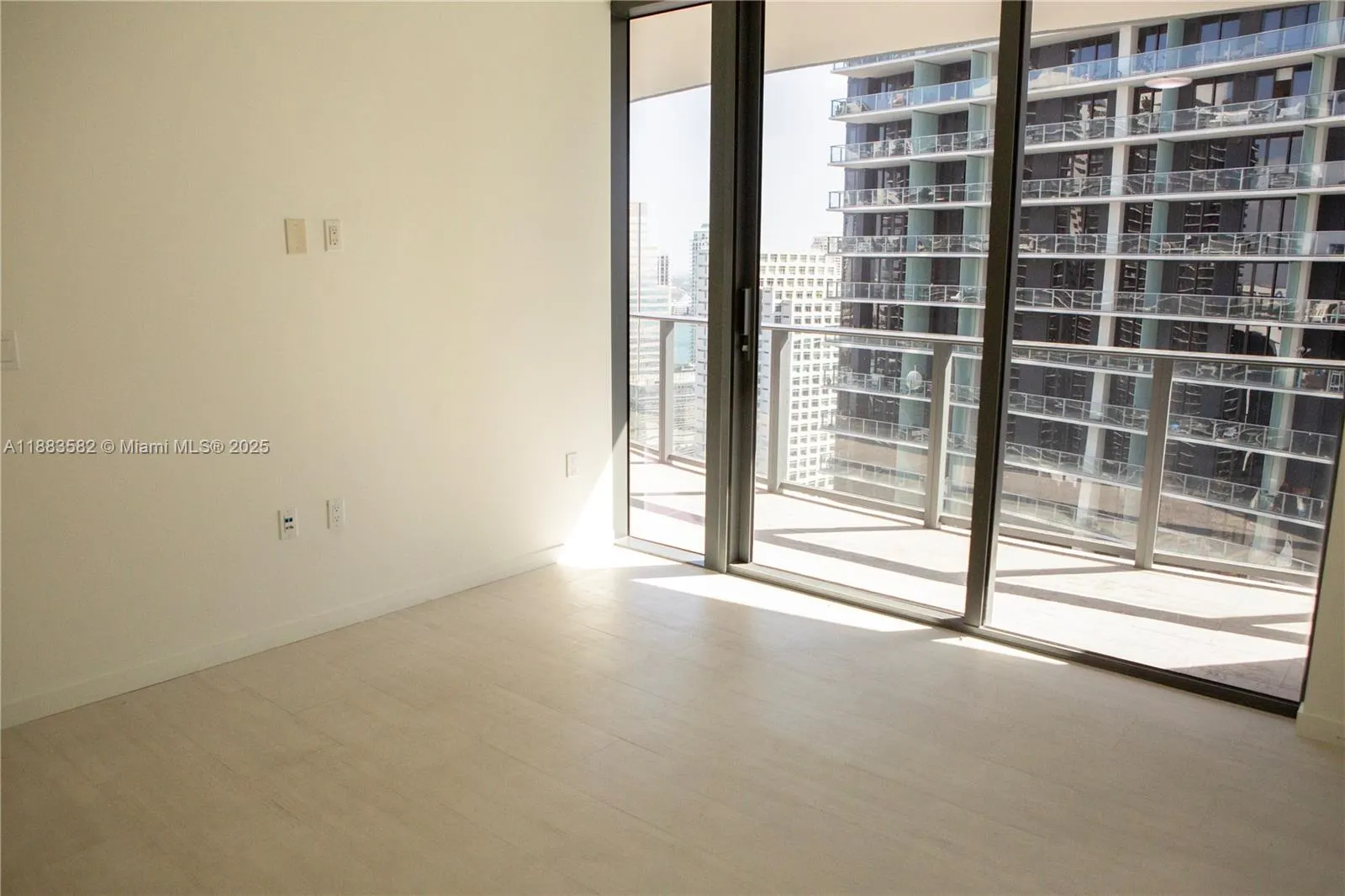 1000 Brickell Plz, #3507