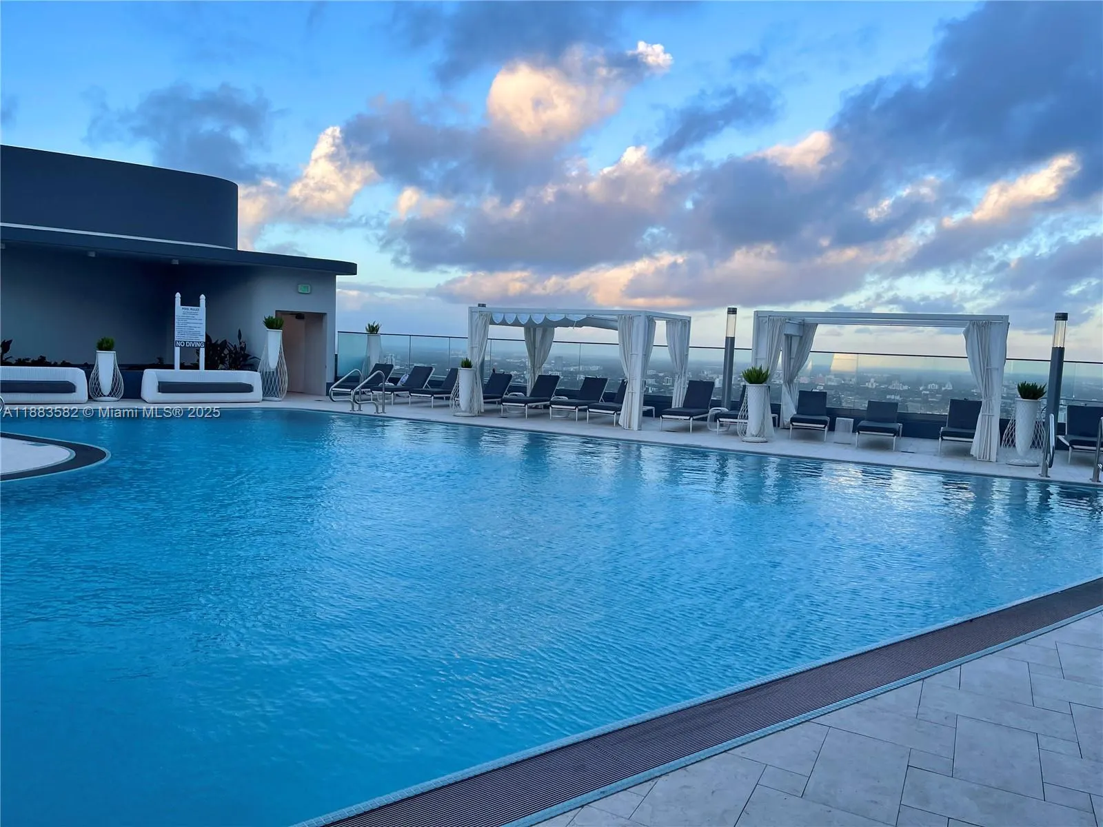 1000 Brickell Plz, #3507