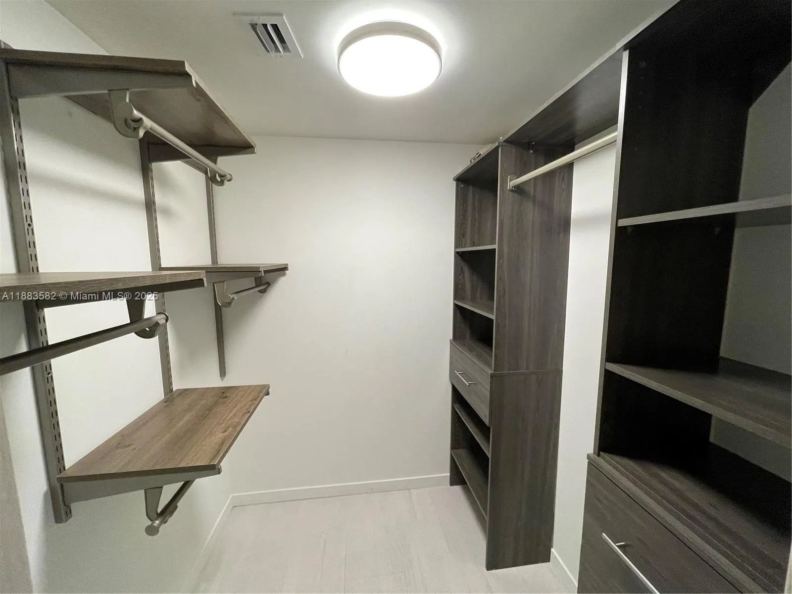 1000 Brickell Plz, #3507