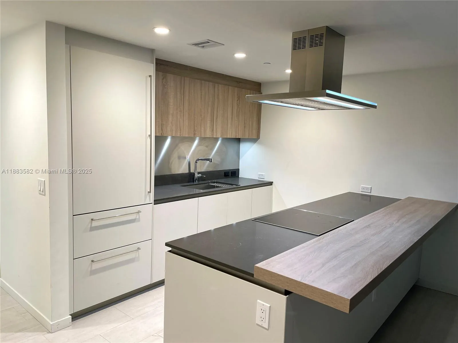 1000 Brickell Plz, #3507