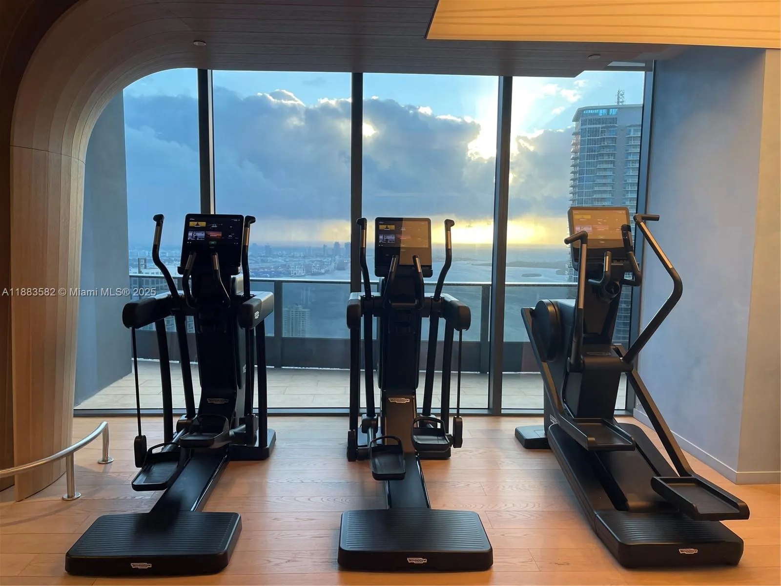 1000 Brickell Plz, #3507
