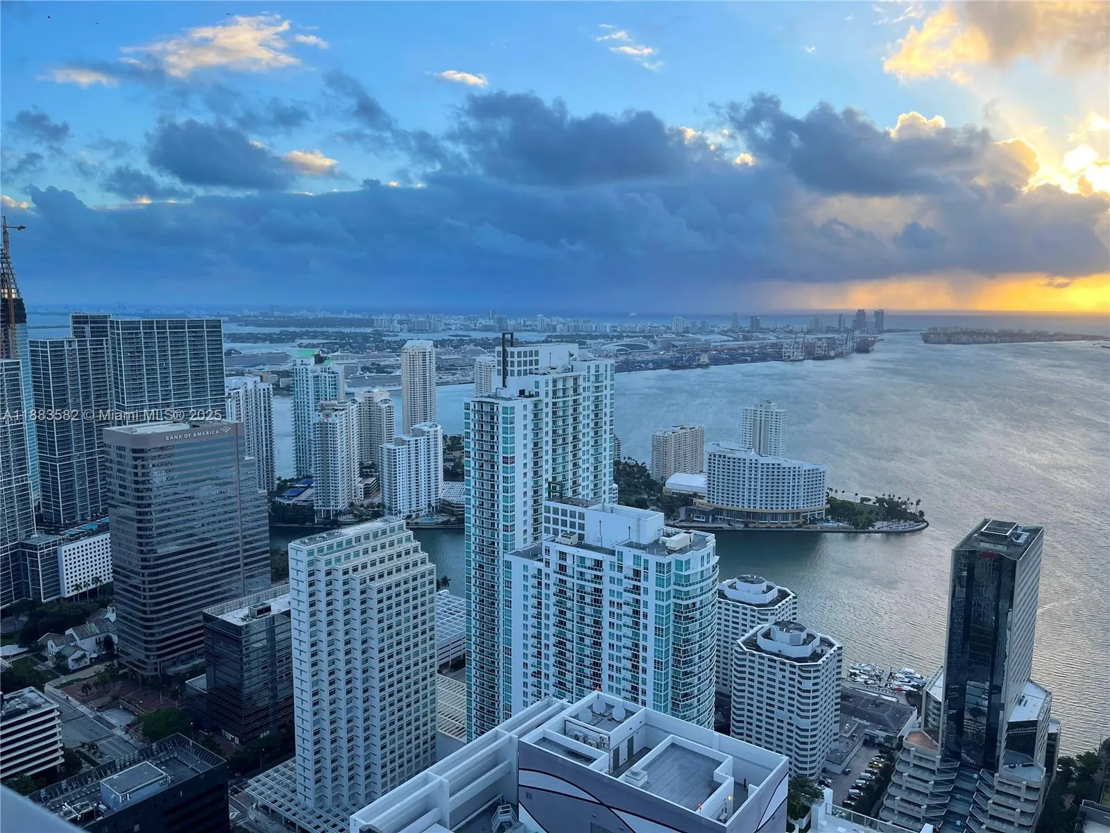 1000 Brickell Plz, #3507