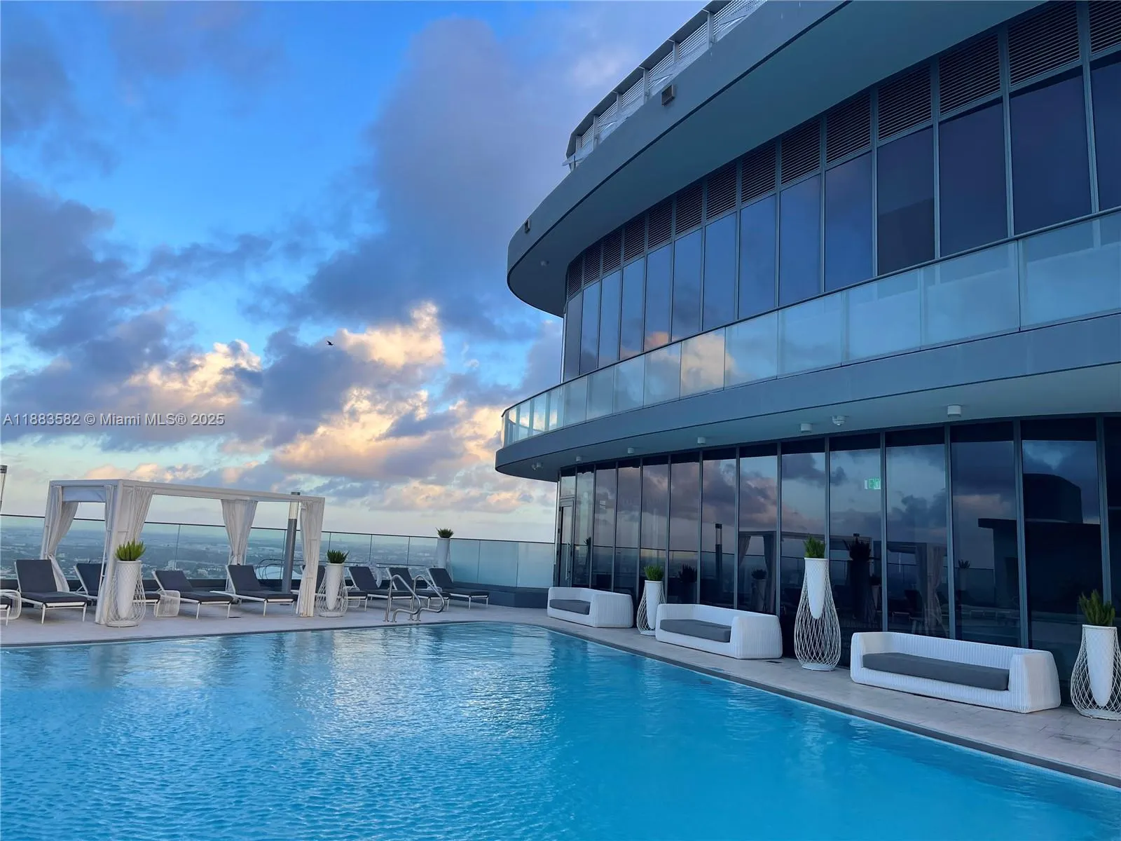 1000 Brickell Plz, #3507