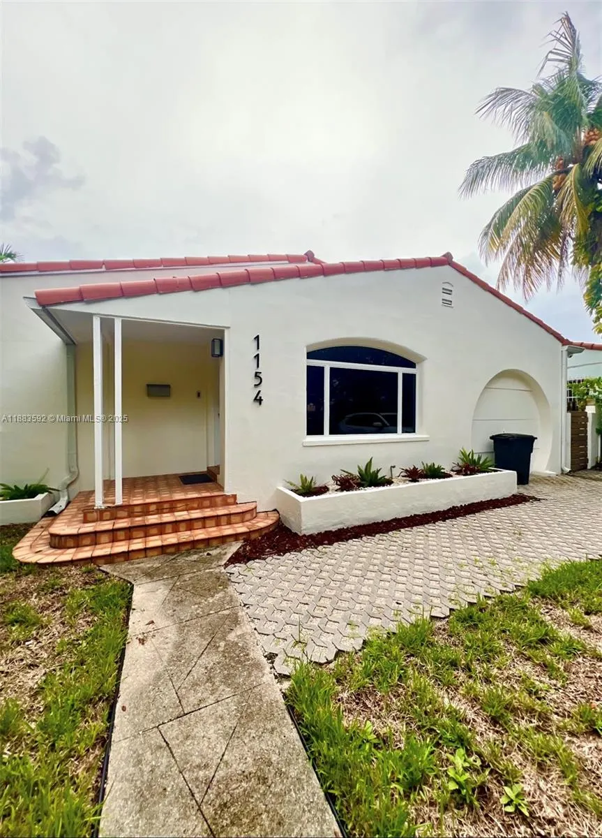 1154 Biarritz Dr