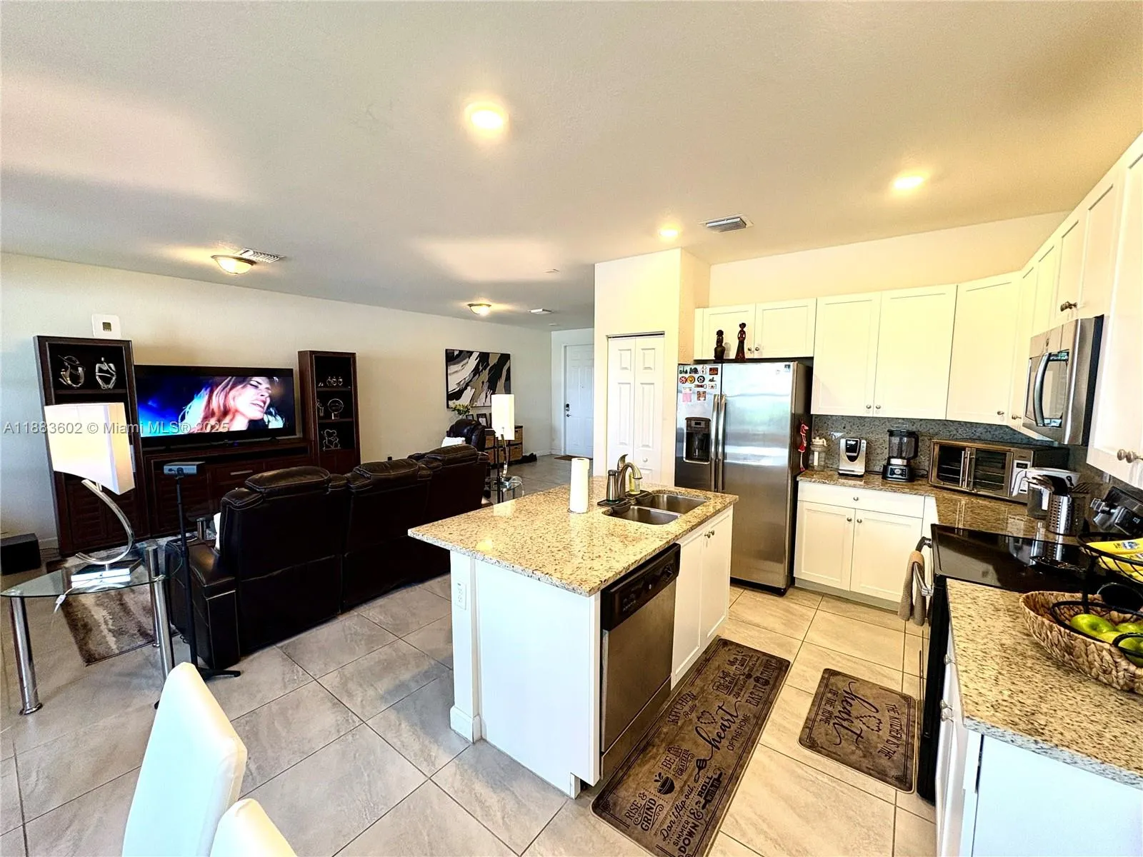 3265 W 100th Ter