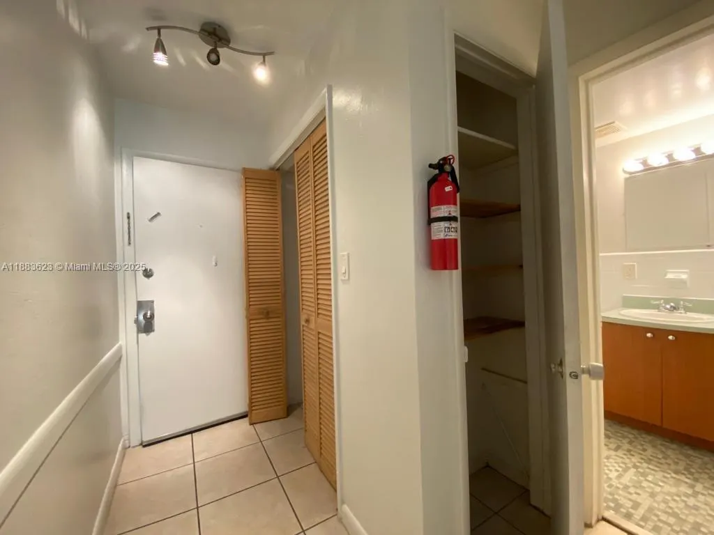 318 MAJORCA AVE, #203