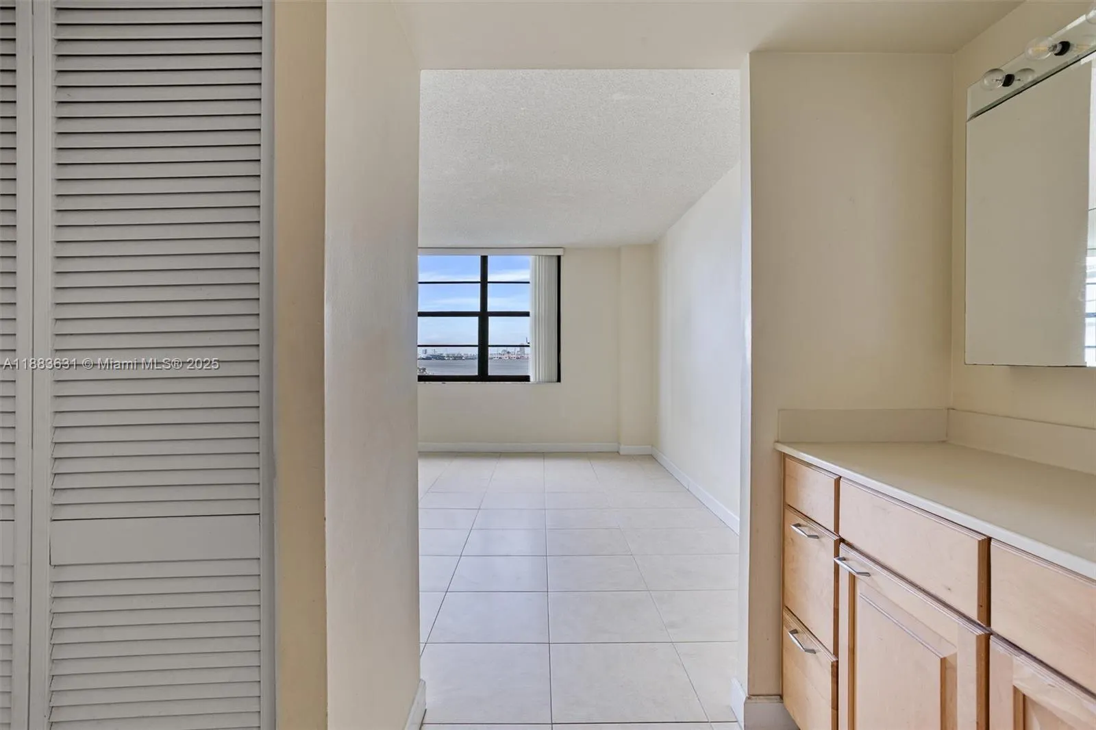 2333 Brickell Ave, #1207