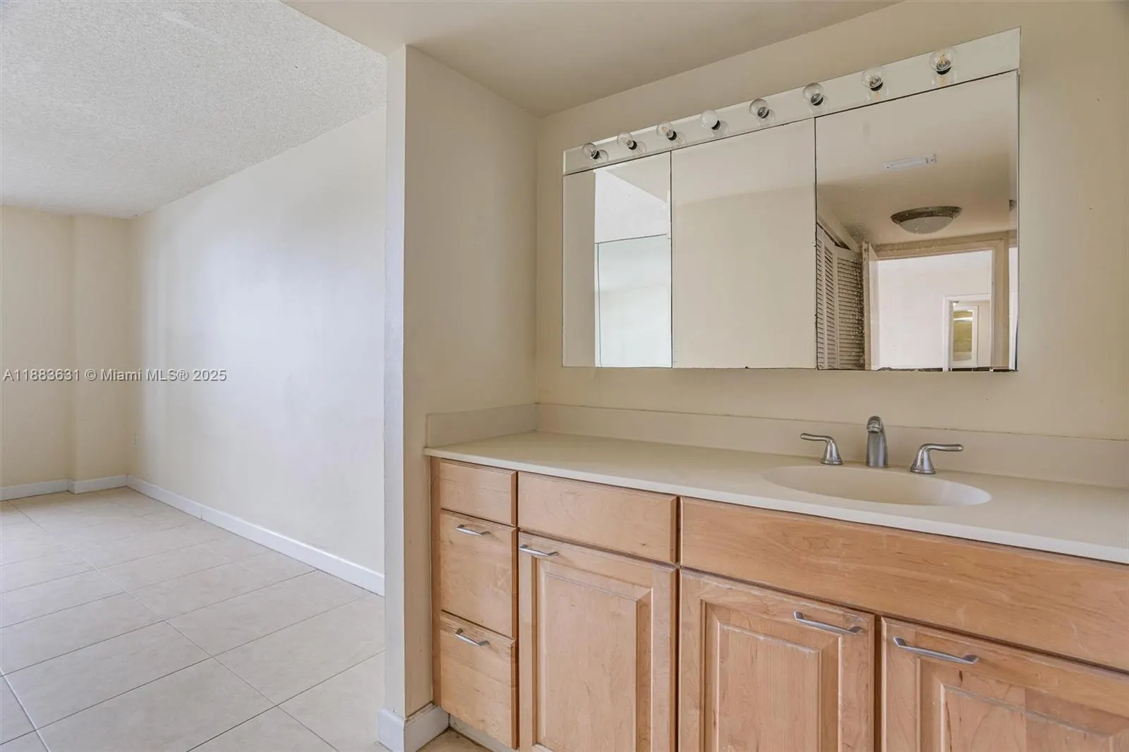 2333 Brickell Ave, #1207