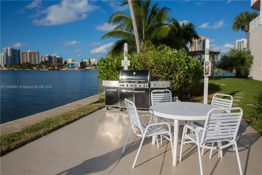 18260 N Bay Rd, #516
