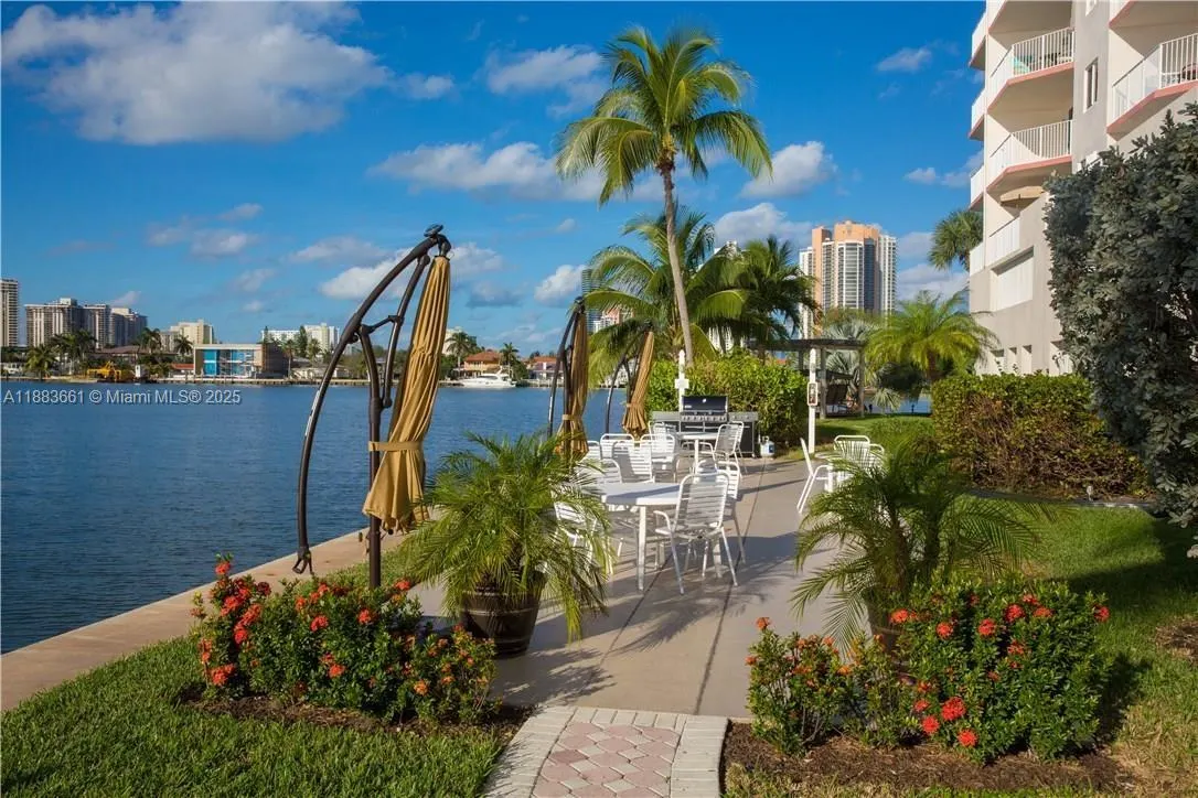 18260 N Bay Rd, #516