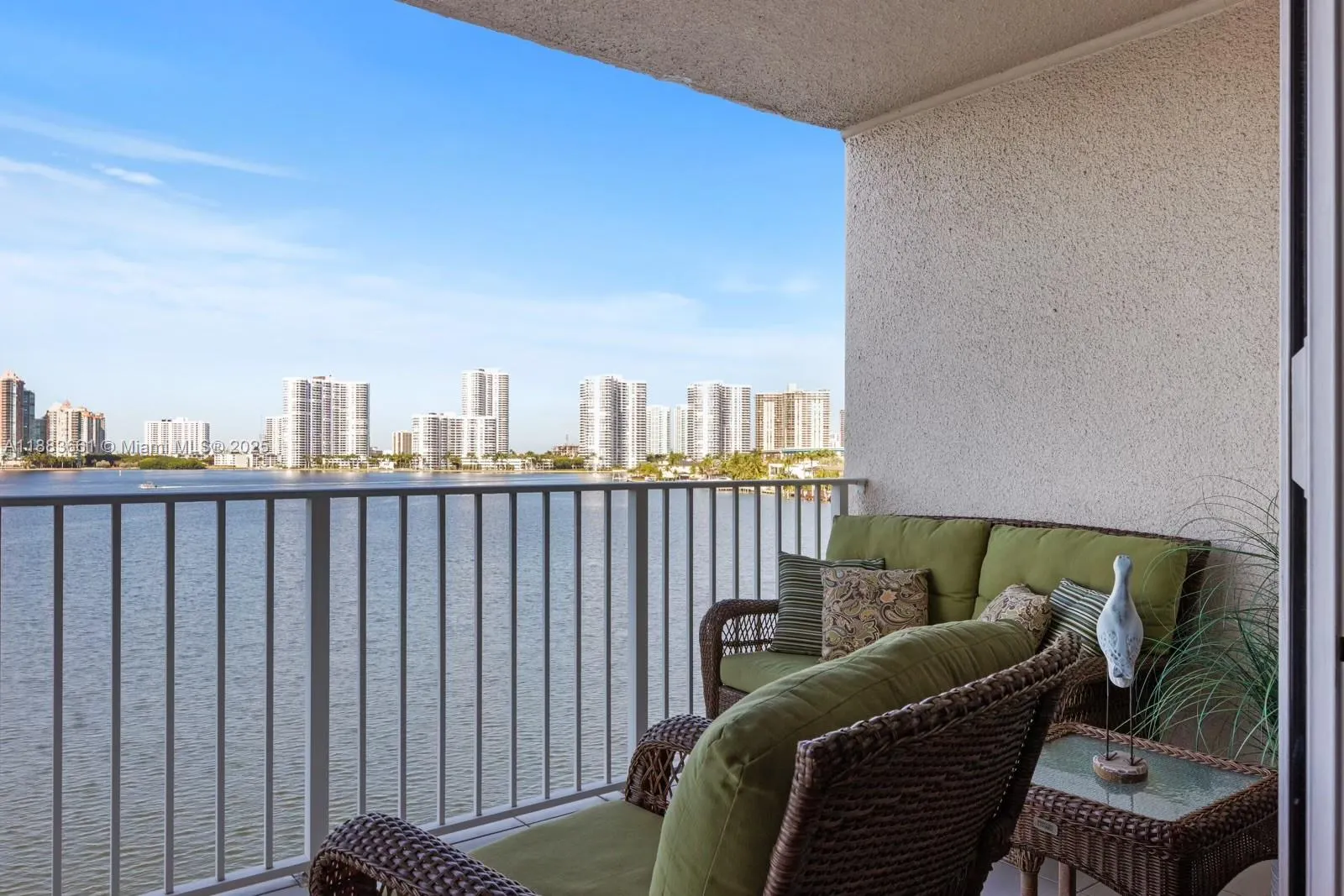 18260 N Bay Rd, #516