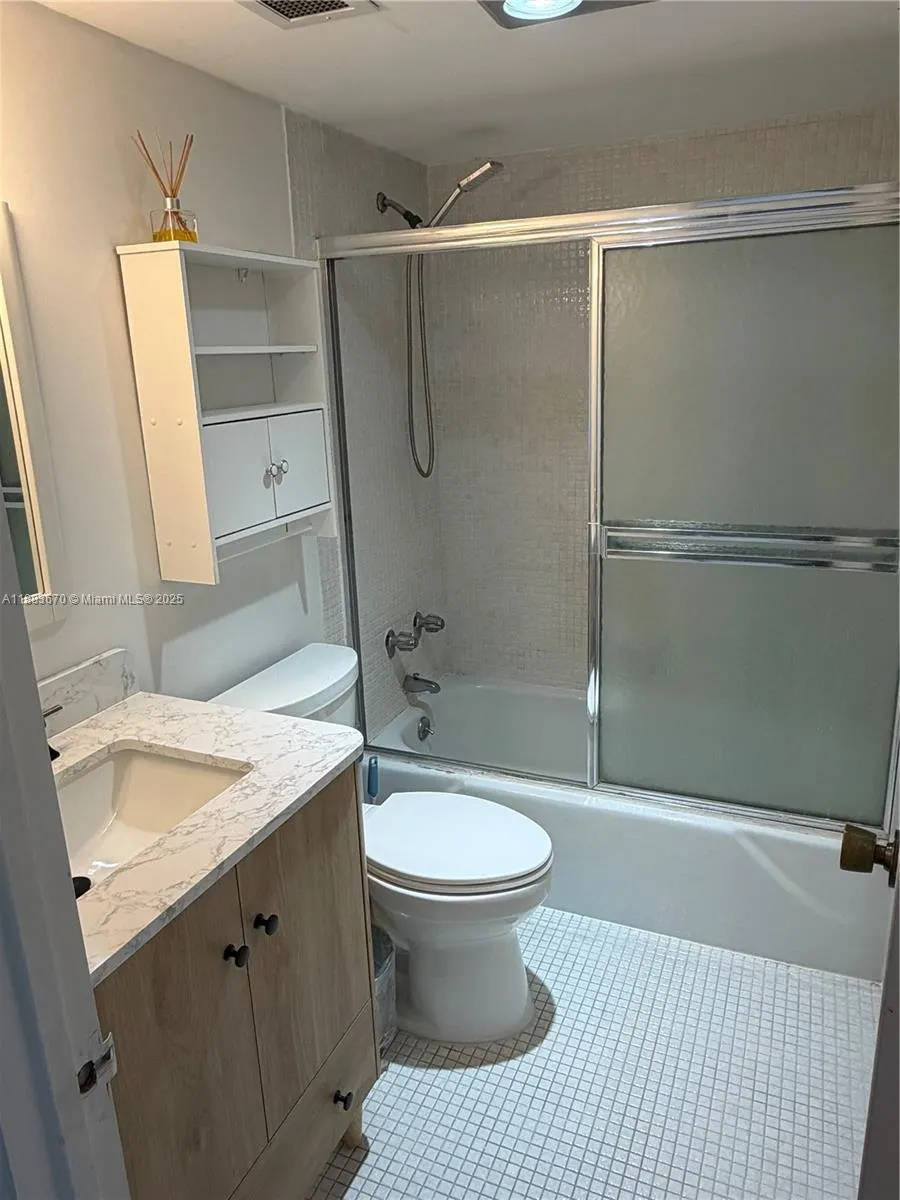 1985 S Ocean Dr, #8L