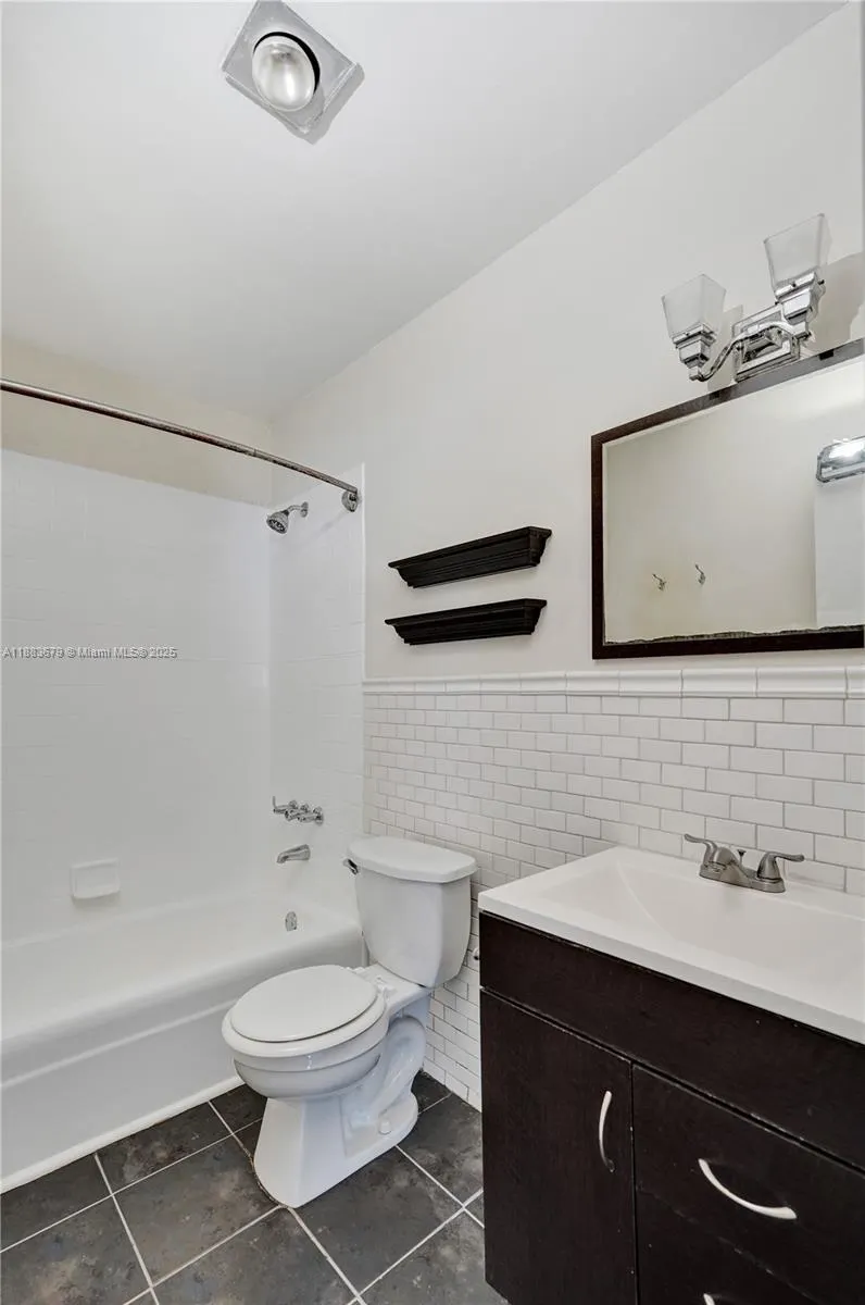 2181 NE 67th St, #622