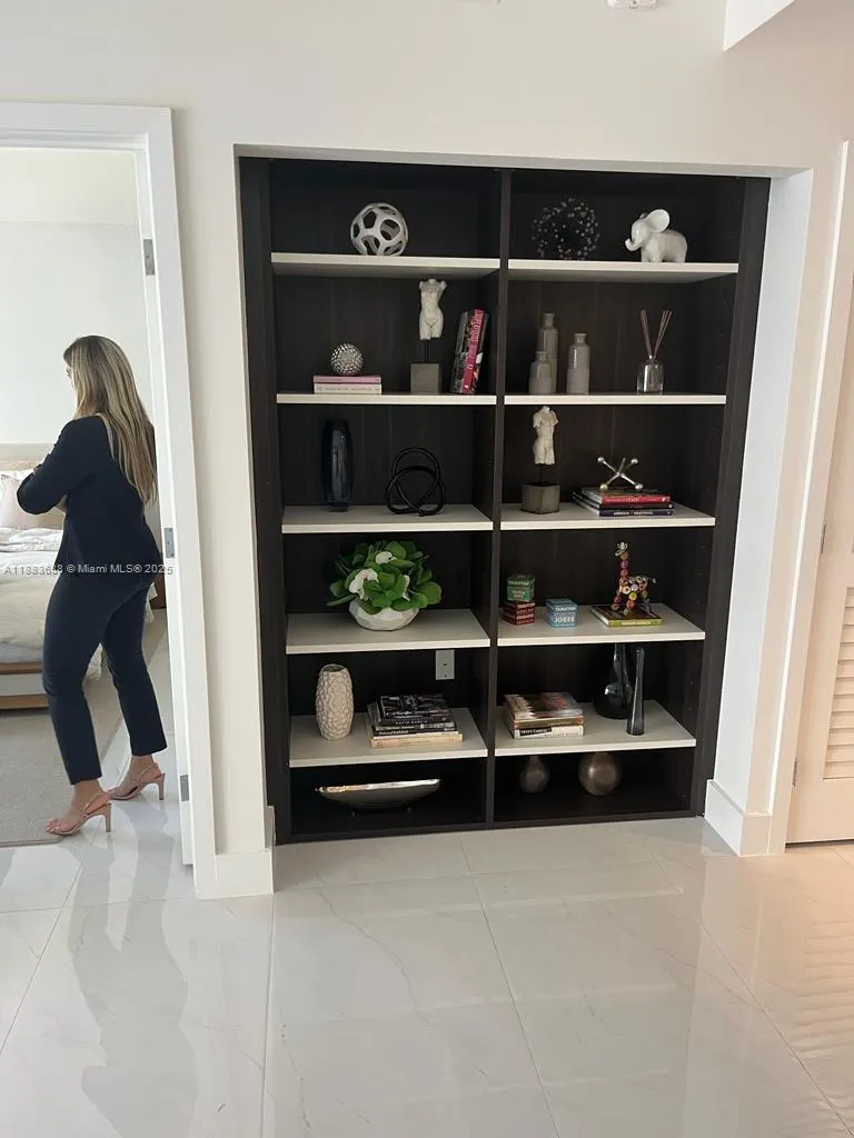 301 Altara Ave, #805