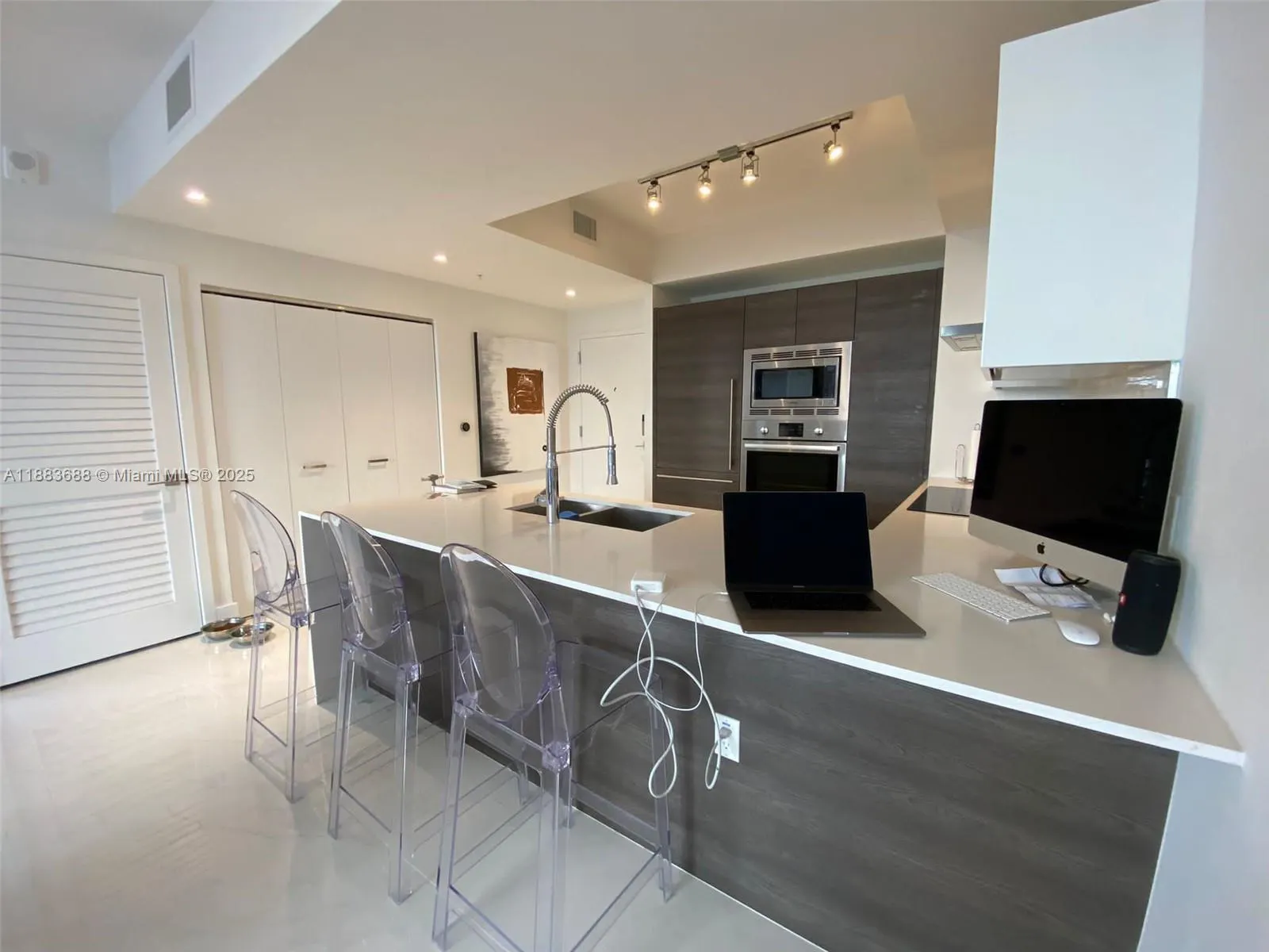 301 Altara Ave, #805