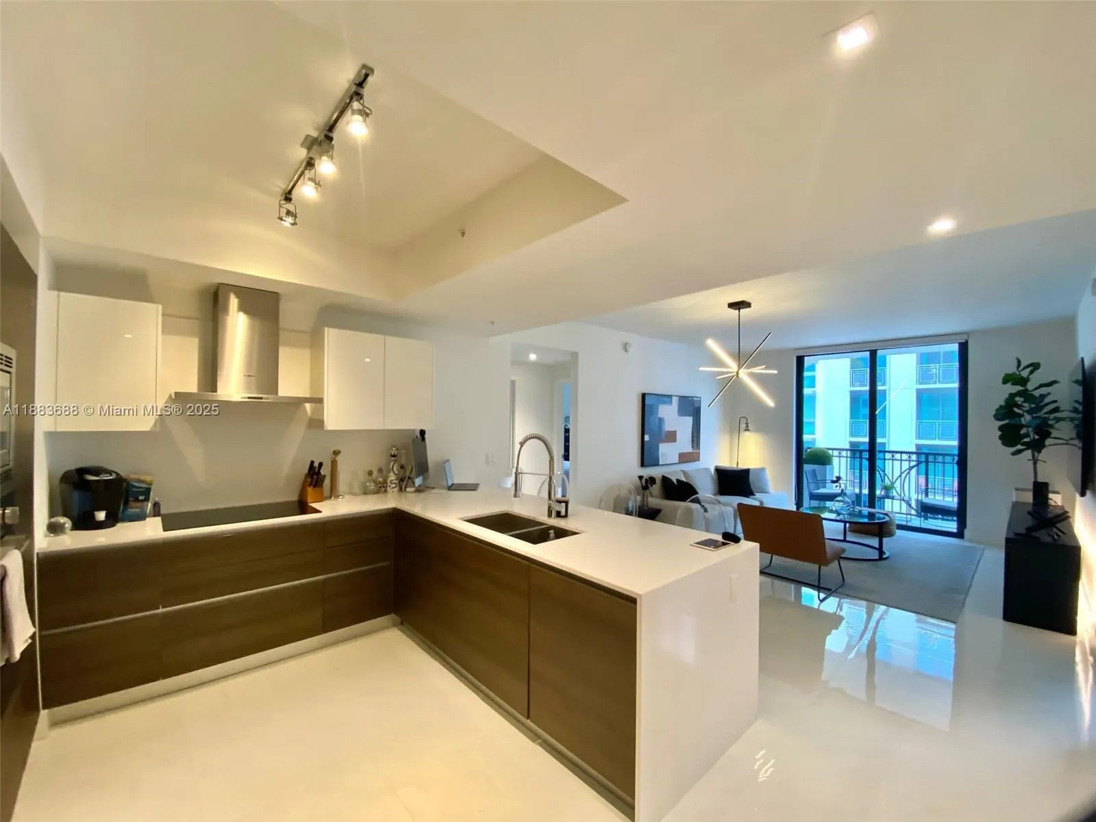 301 Altara Ave, #805