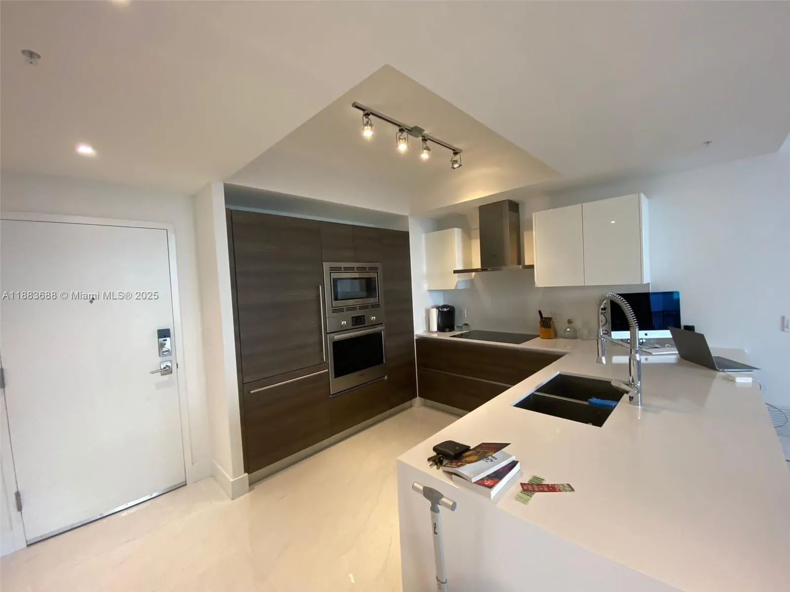 301 Altara Ave, #805