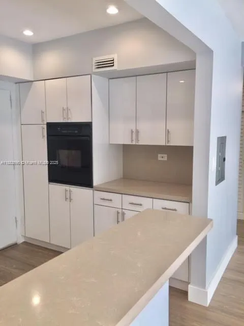 1408 Brickell Bay Dr, #307