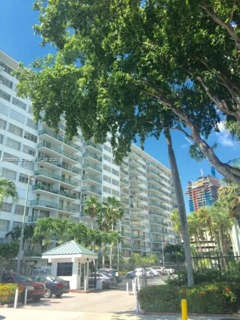1408 Brickell Bay Dr, #307