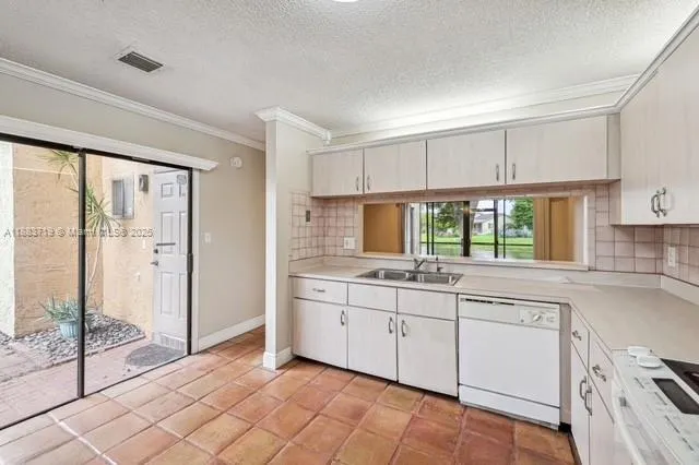 8101 NW 71st Ct