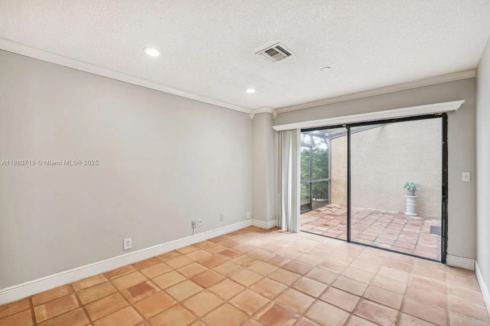 8101 NW 71st Ct