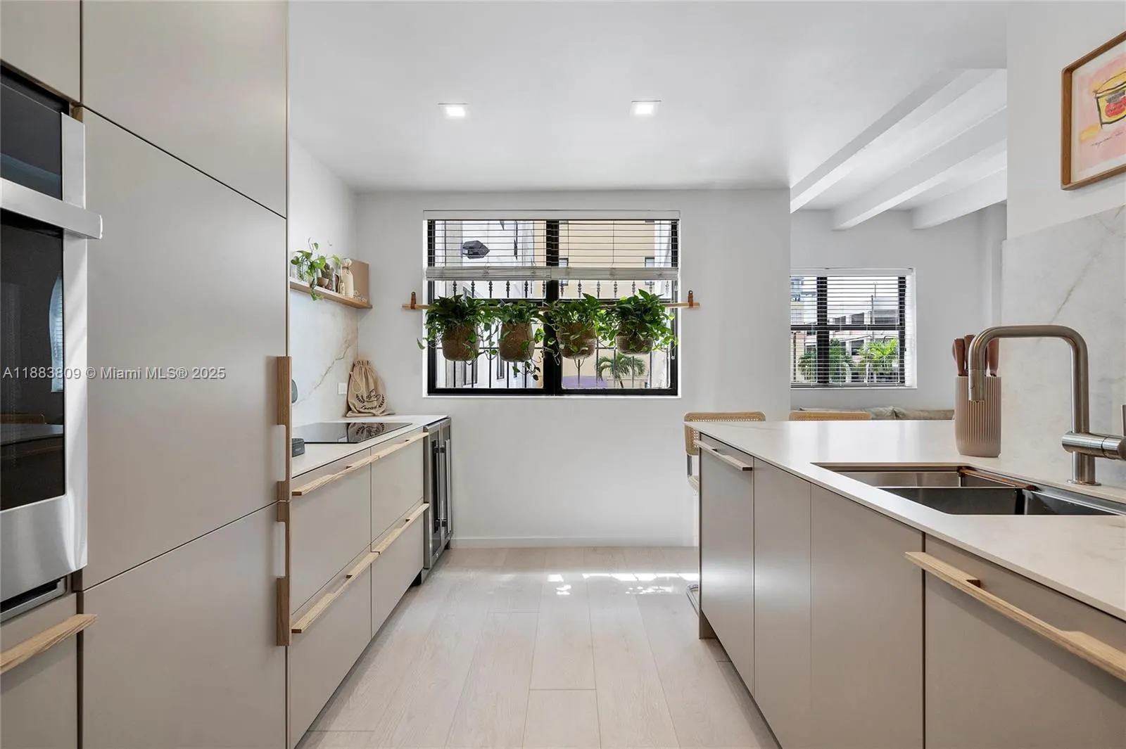1390 Ocean Dr, #202
