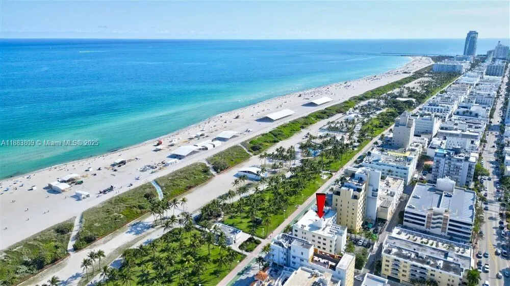 1390 Ocean Dr, #202
