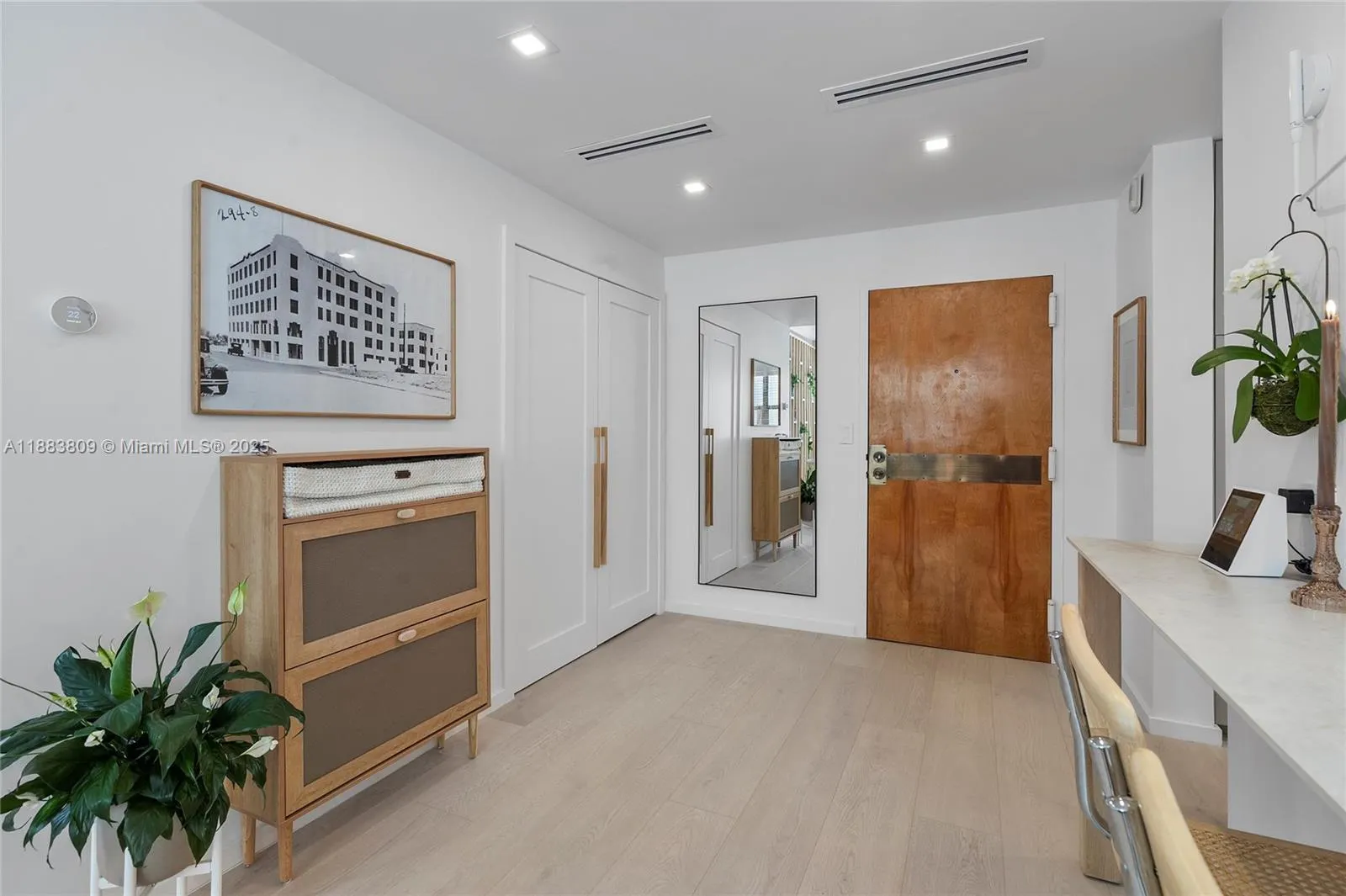 1390 Ocean Dr, #202