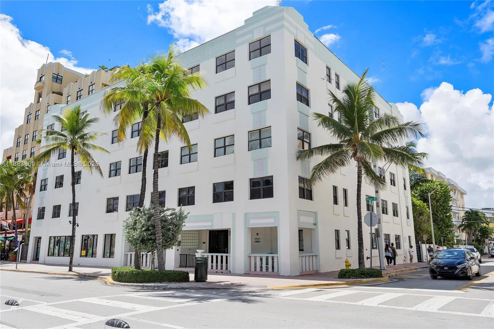 1390 Ocean Dr, #202