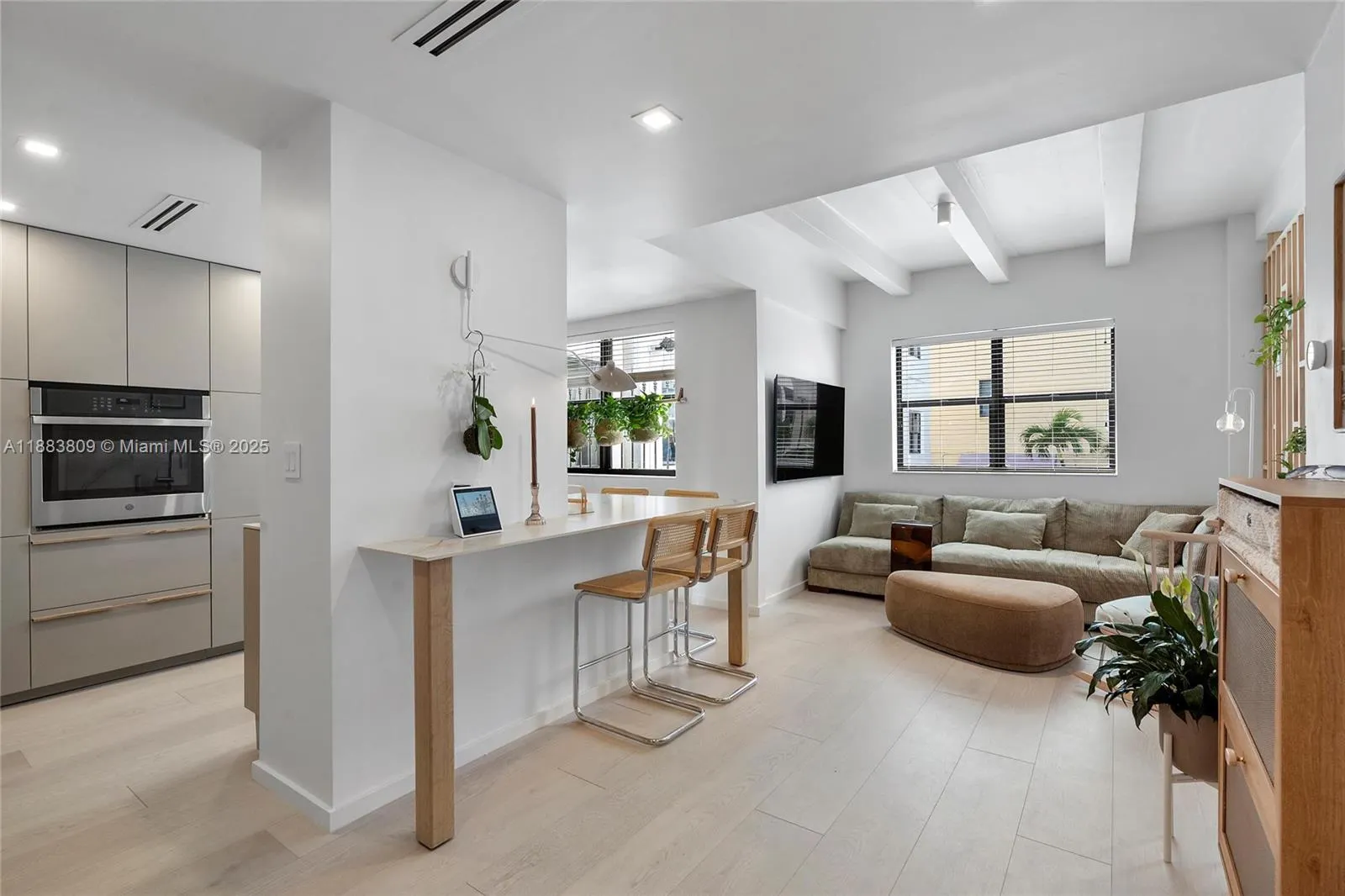 1390 Ocean Dr, #202