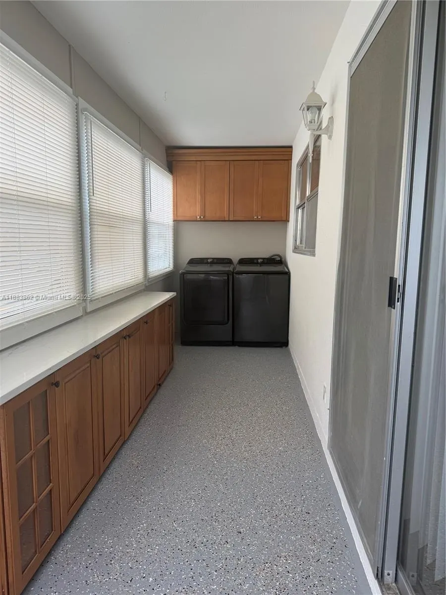 641 N Flanders  N, #641